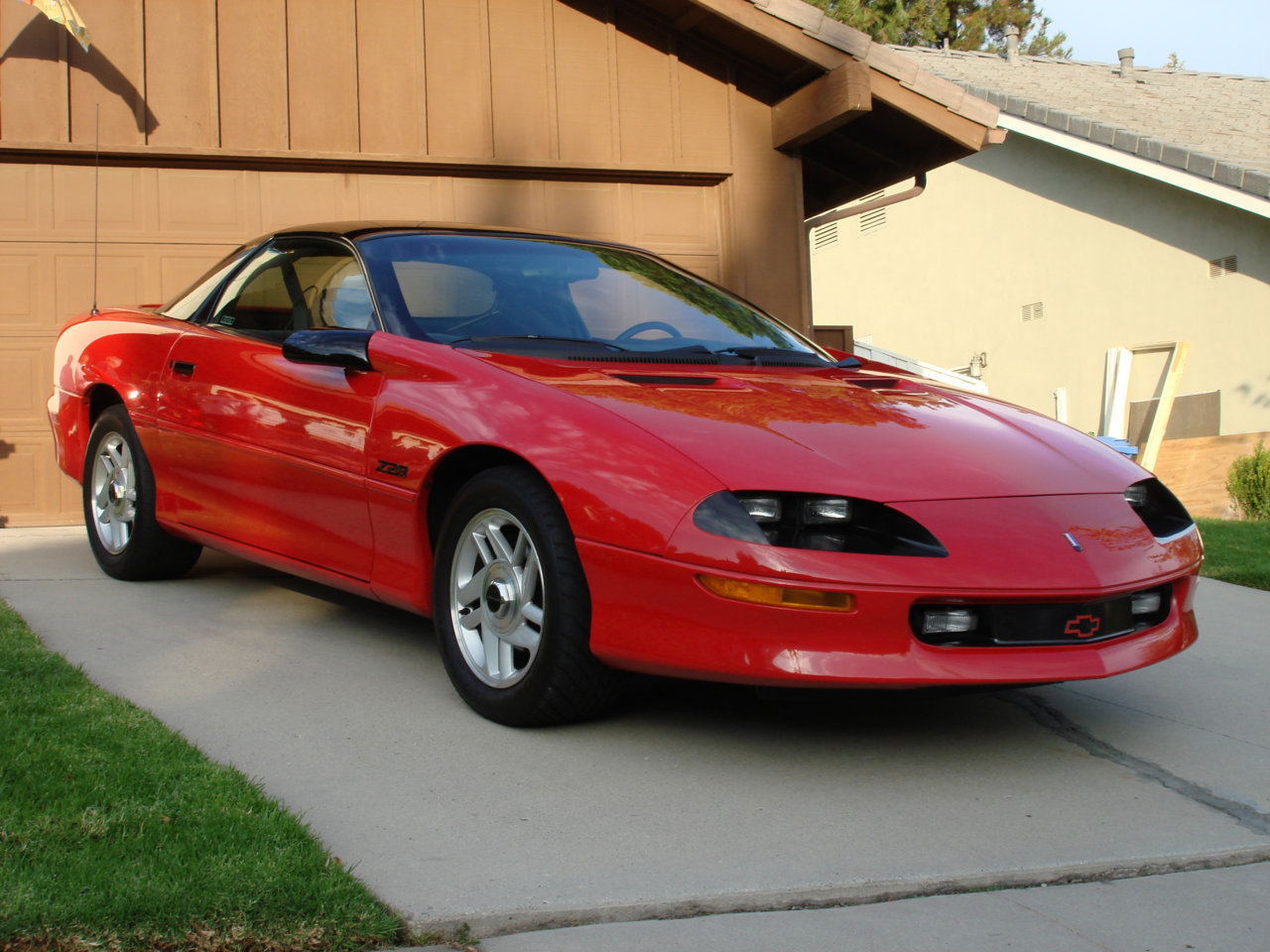 1993ChevroletCamaroZ28-001.jpg