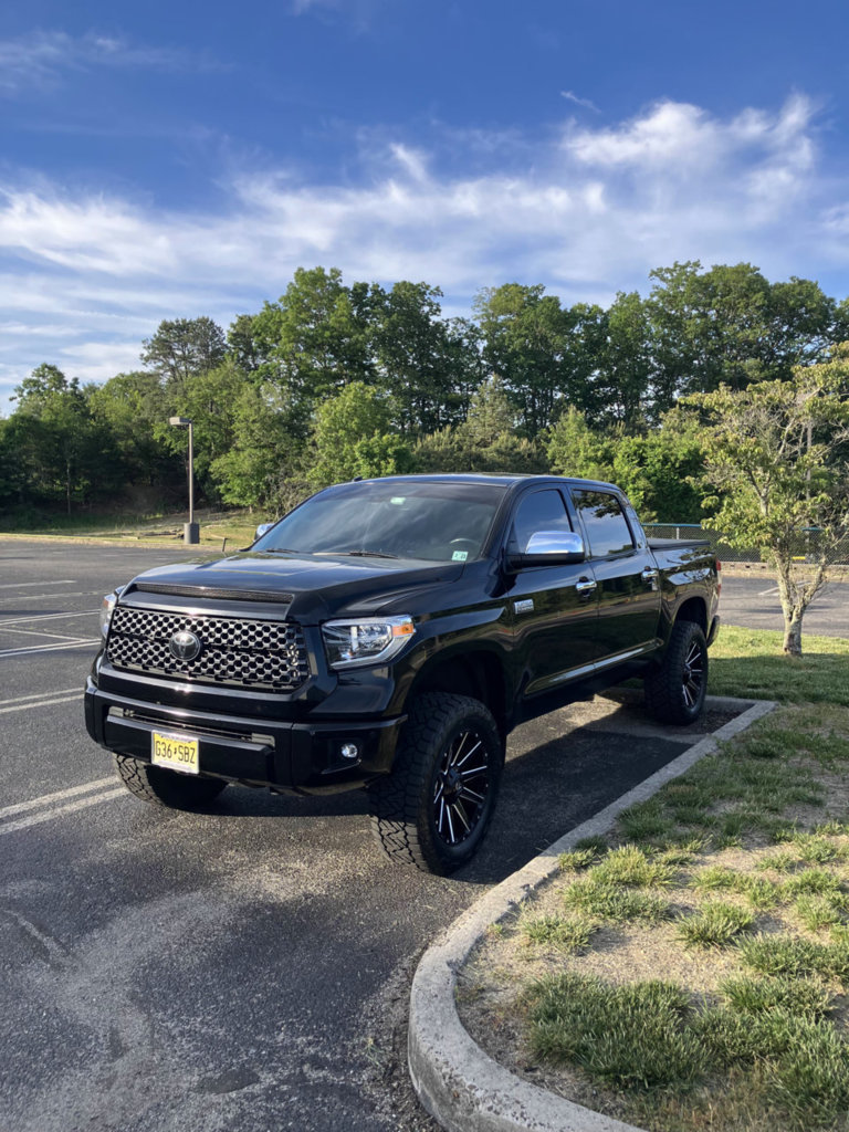 20 x 9 Fuel Contra with 295 -60 R 20 Nitto Recon's.jpg