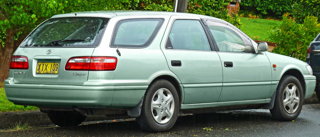 2000-2002_Toyota_Camry_(MCV20R)_Conquest_station_wagon_(2011-10-25).jpg