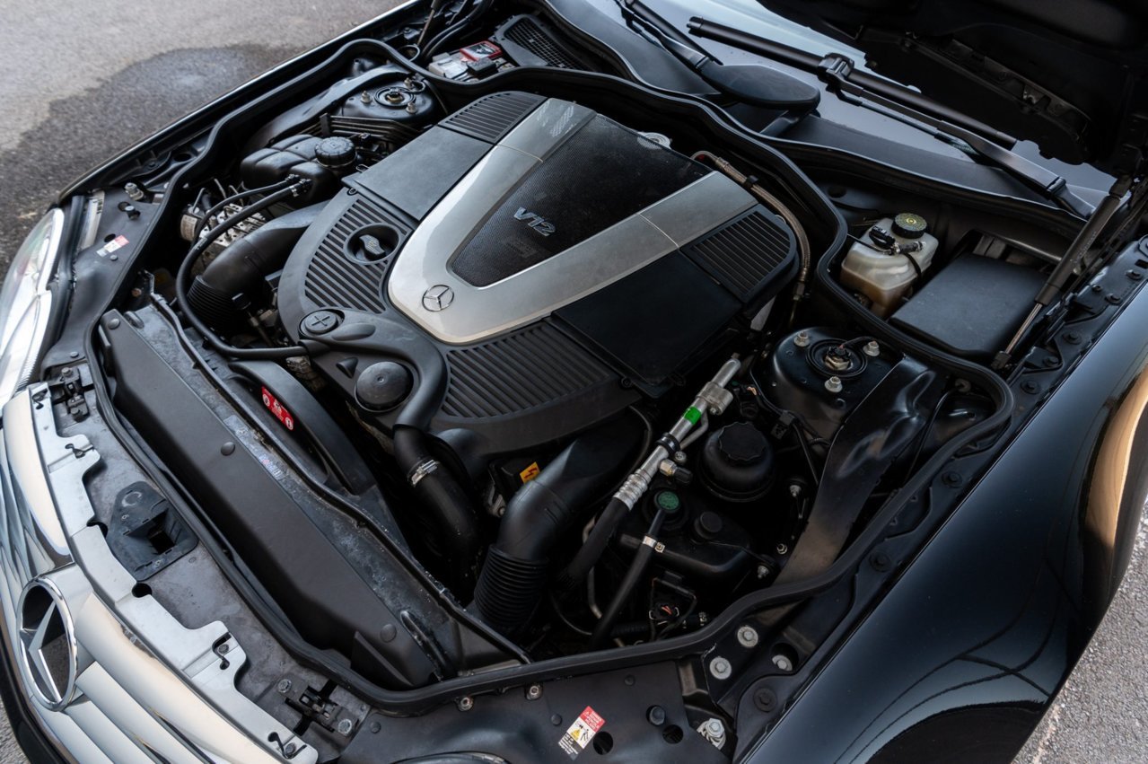 2004_mercedes-benz_sl600_1594309892d92599cWorldClass_MBSL600-81-scaled.jpg