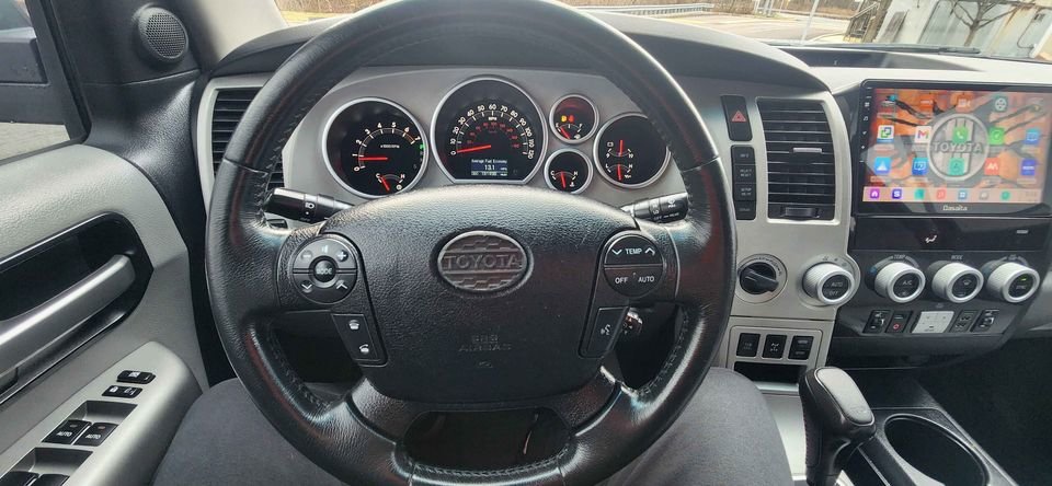 2008 Toyota Sequoia Limited_08.jpg
