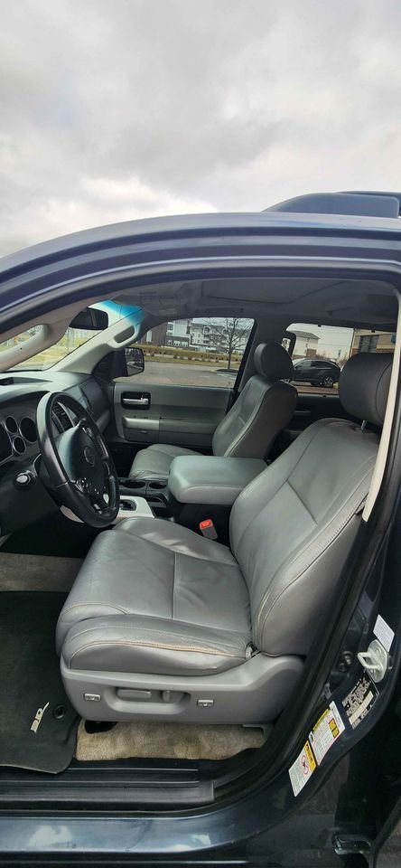 2008 Toyota Sequoia Limited_13.jpg