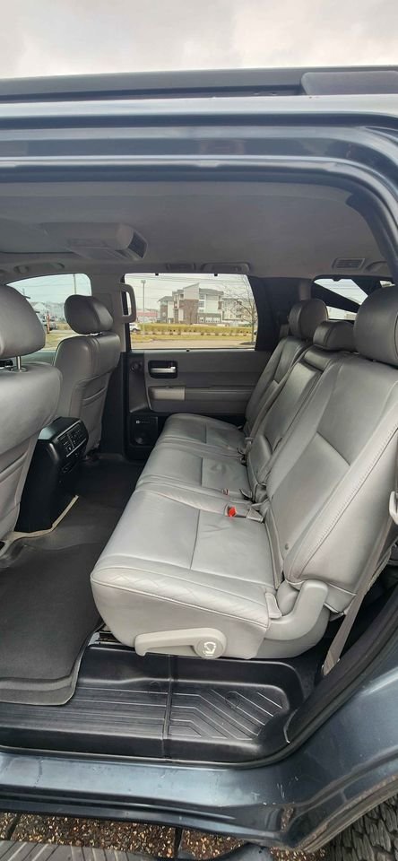 2008 Toyota Sequoia Limited_14.jpg