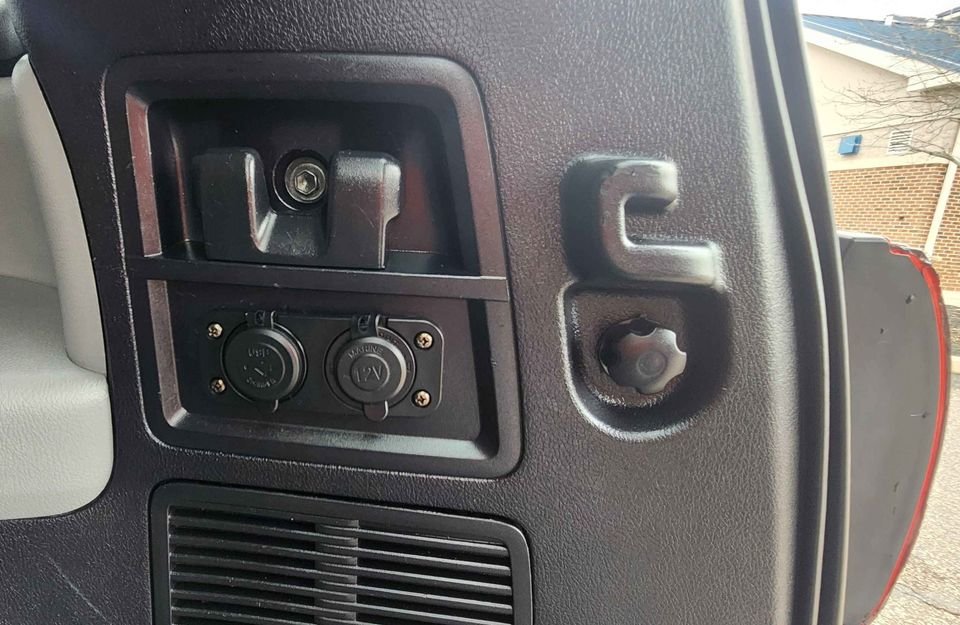2008 Toyota Sequoia Limited_17.jpg