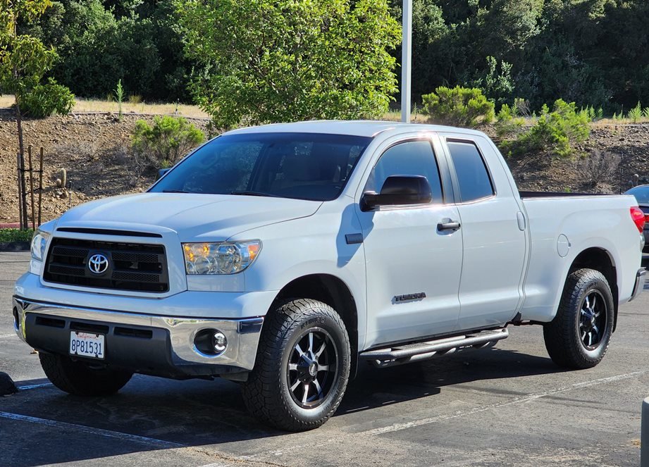 2008_Tundra_DC_front_side.jpg