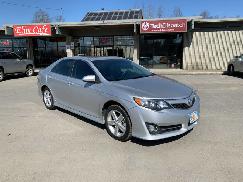 2013-toyota-camry-se-4dr-sedan.jpg