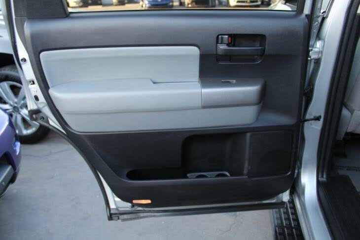 2016_toyota_sequoia-pic-1550727496233497878-1024x768.jpg