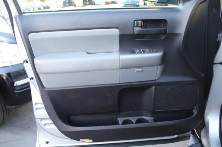 2016_toyota_sequoia-pic-9012867426574794168-1024x768.jpg