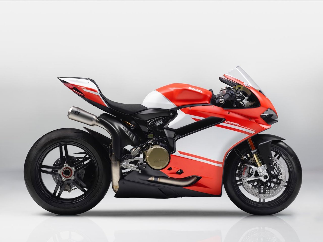 2017-ducati-1299-superleggera-fast-facts-215-horsepower-1.jpg