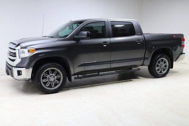 2017-toyota-tundra-sr5-4x2-4dr-crewmax-cab-pickup-sb-4-6l-v8.jpg