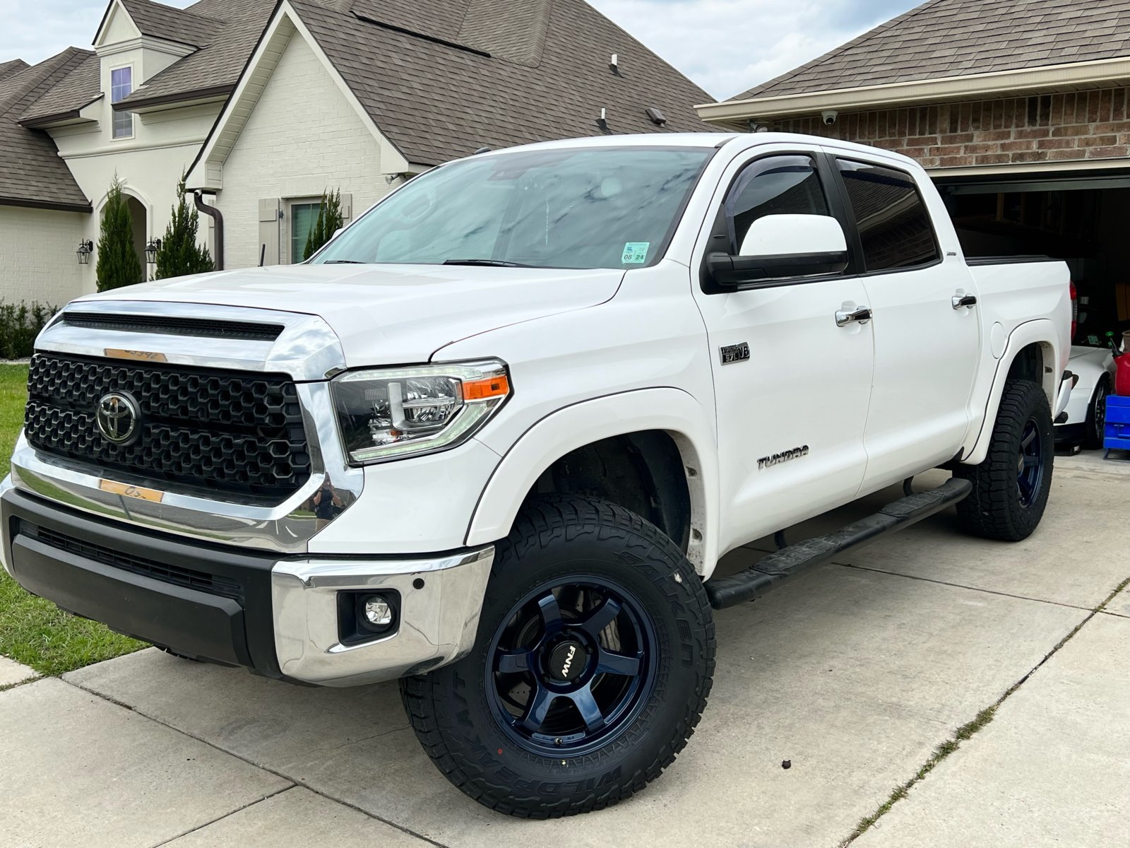 2018 Tundra SR5 white 3 inch lift 295-70R18 18x9 +18 5x150 BFD Flow Formed DB.jpg