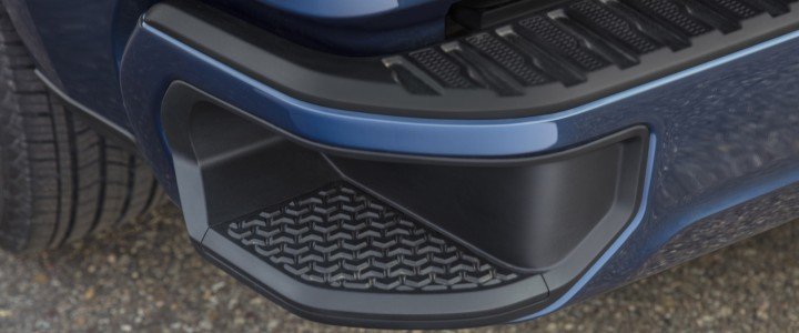 2019-Chevrolet-Silverado-RST-exterior-August-2018-Wyoming-012-CornerStep-rear-bumper-720x300.jpg