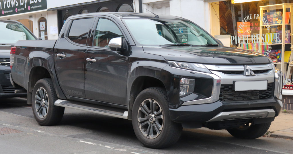 2019_Mitsubishi_L200_Warrior_DI-D_2.3_Front.jpg