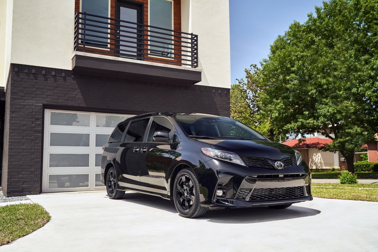 2020_Toyota_Sienna_Nightshade_02_9CCBF53019F4360FD36F714517A967F17D651BBE-1500x1001.jpg