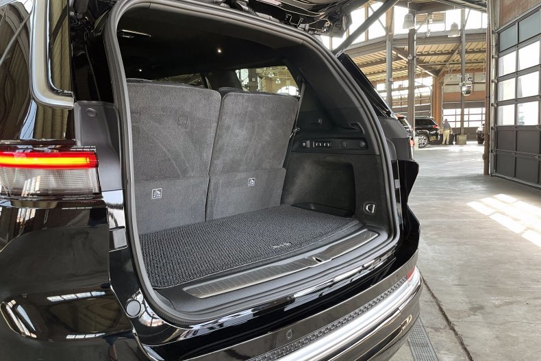2021-jeep-grand-cherokee-l-cargo-space.jpg