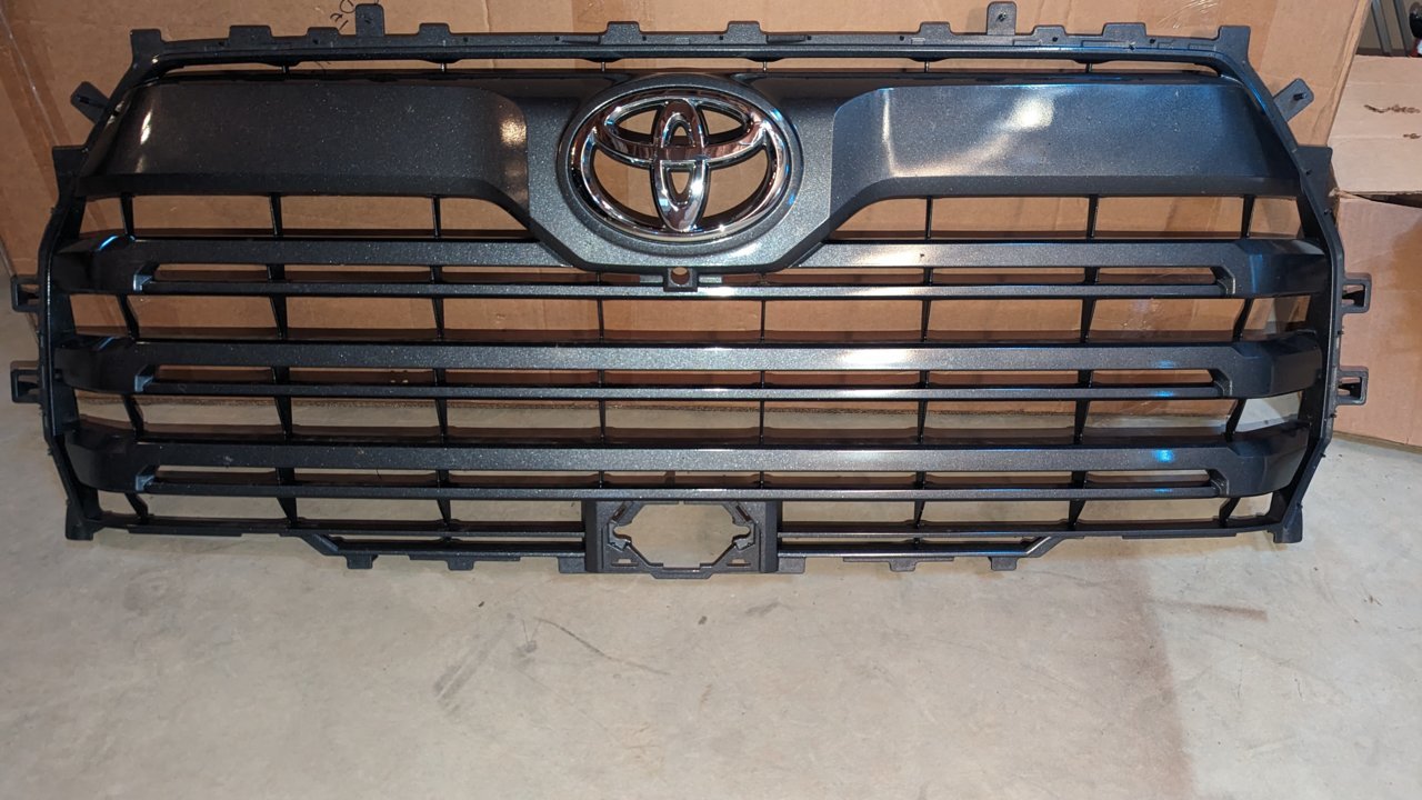 2022 Tundra Limited grille.jpg