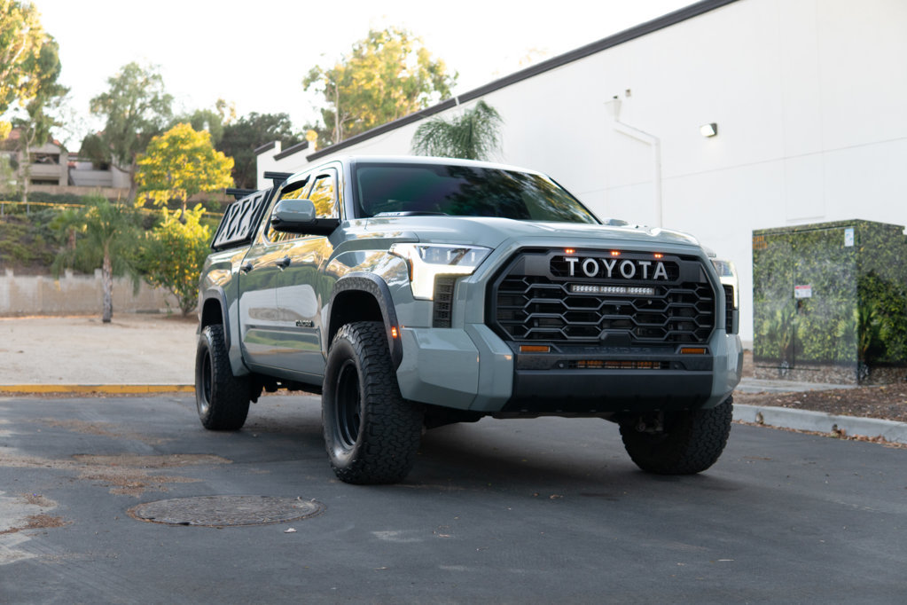 2023-toyota-tundra-5TFJC5DB7PX024737-4.jpg