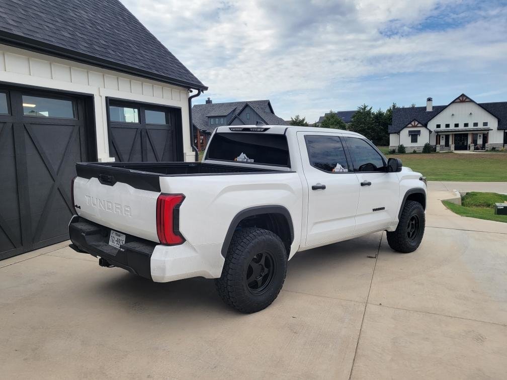 2023 Tundra White FN5579639255 Five Star 17x9” +25 6x139.7 35” Toyo King Lift.jpg