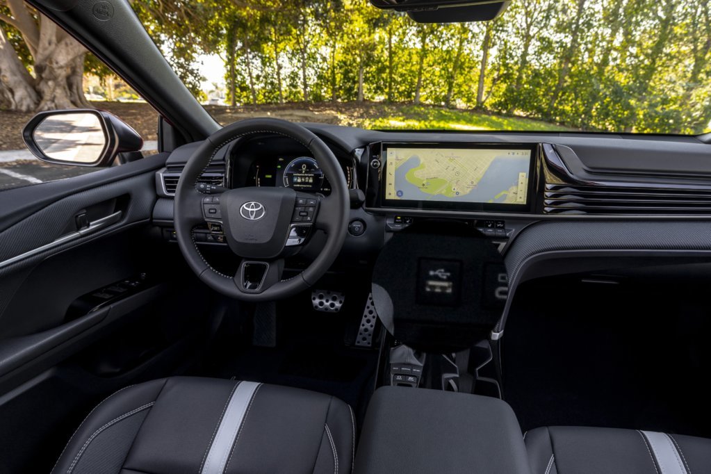 2026_Toyota_Camry_SE_Black_004 copy.jpg