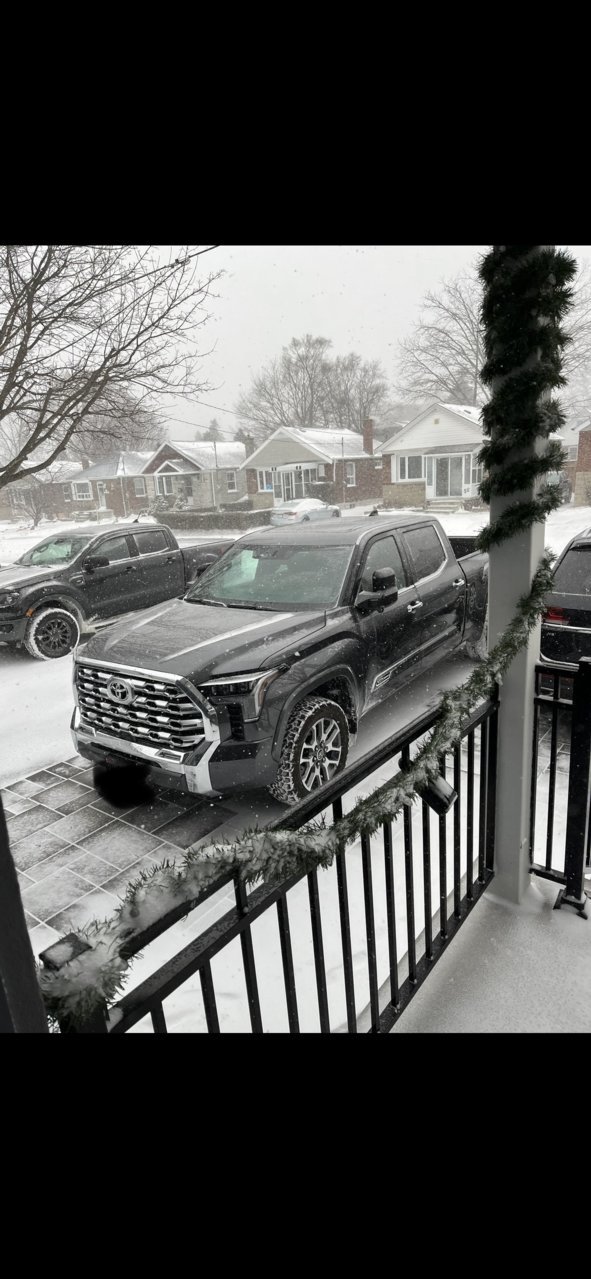 23Tundra.jpg