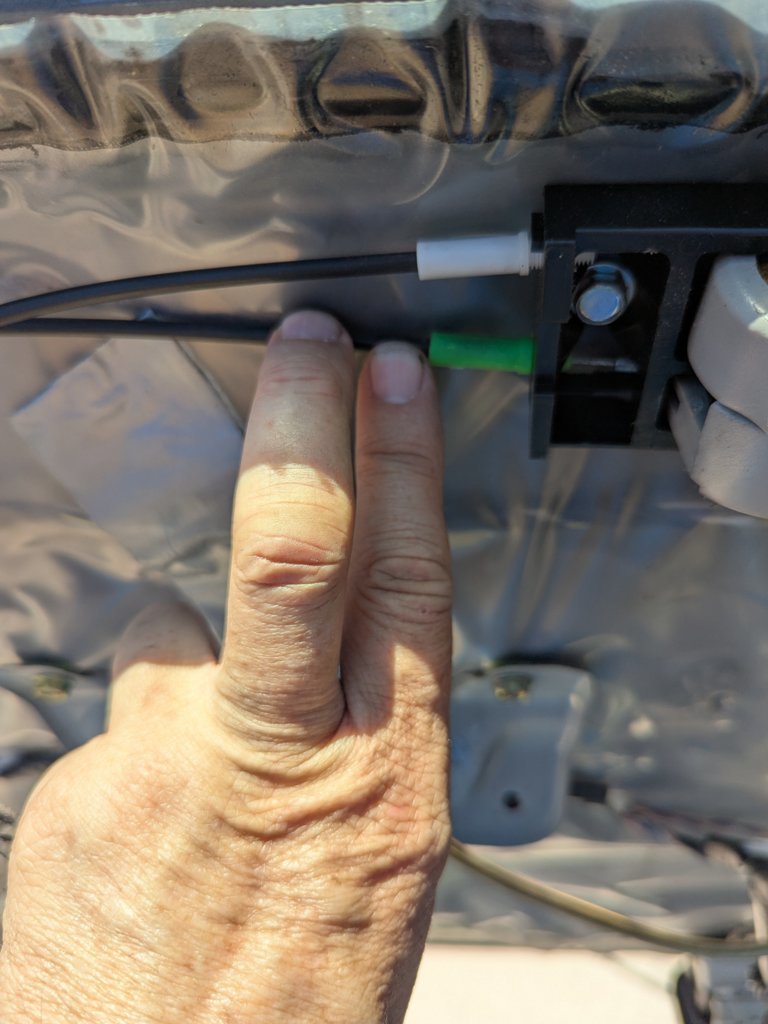 3.4 Grren cable is door opener.jpg
