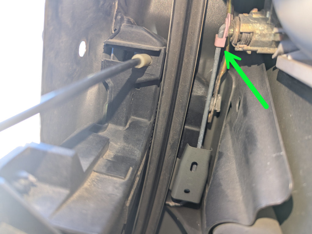 3.9 Crammed my hands in here and pulled each side of bottom clip twoard s me.jpg