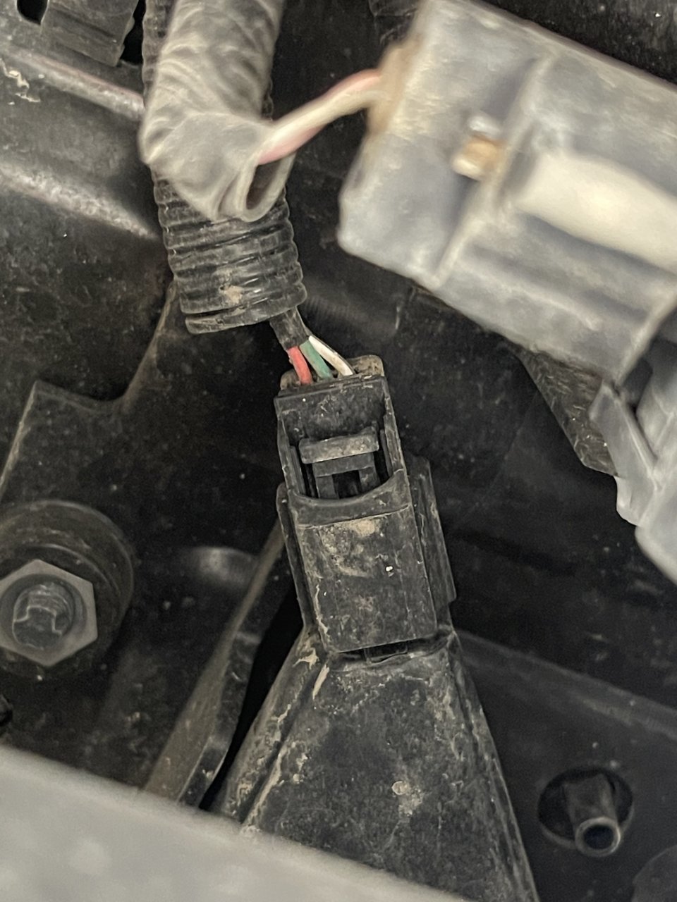 Reverse light- what wires to tap? | Toyota Tundra Forum