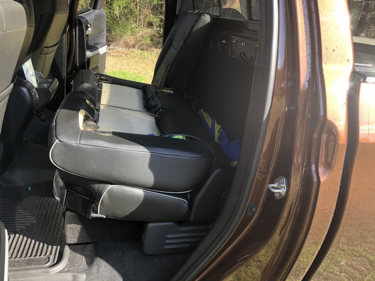 Rear Folding Seats with Side Release and Folding Head Restraints, Ford  How-To