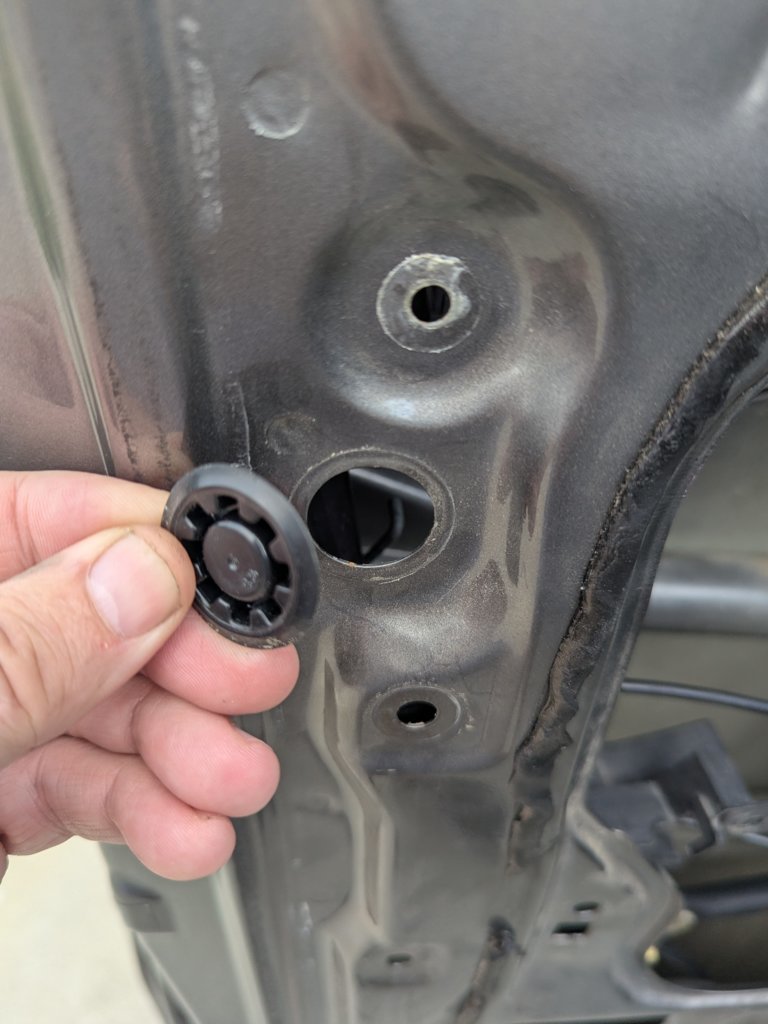5.1 Remove plastic cap to get to door handle screw 1.jpg