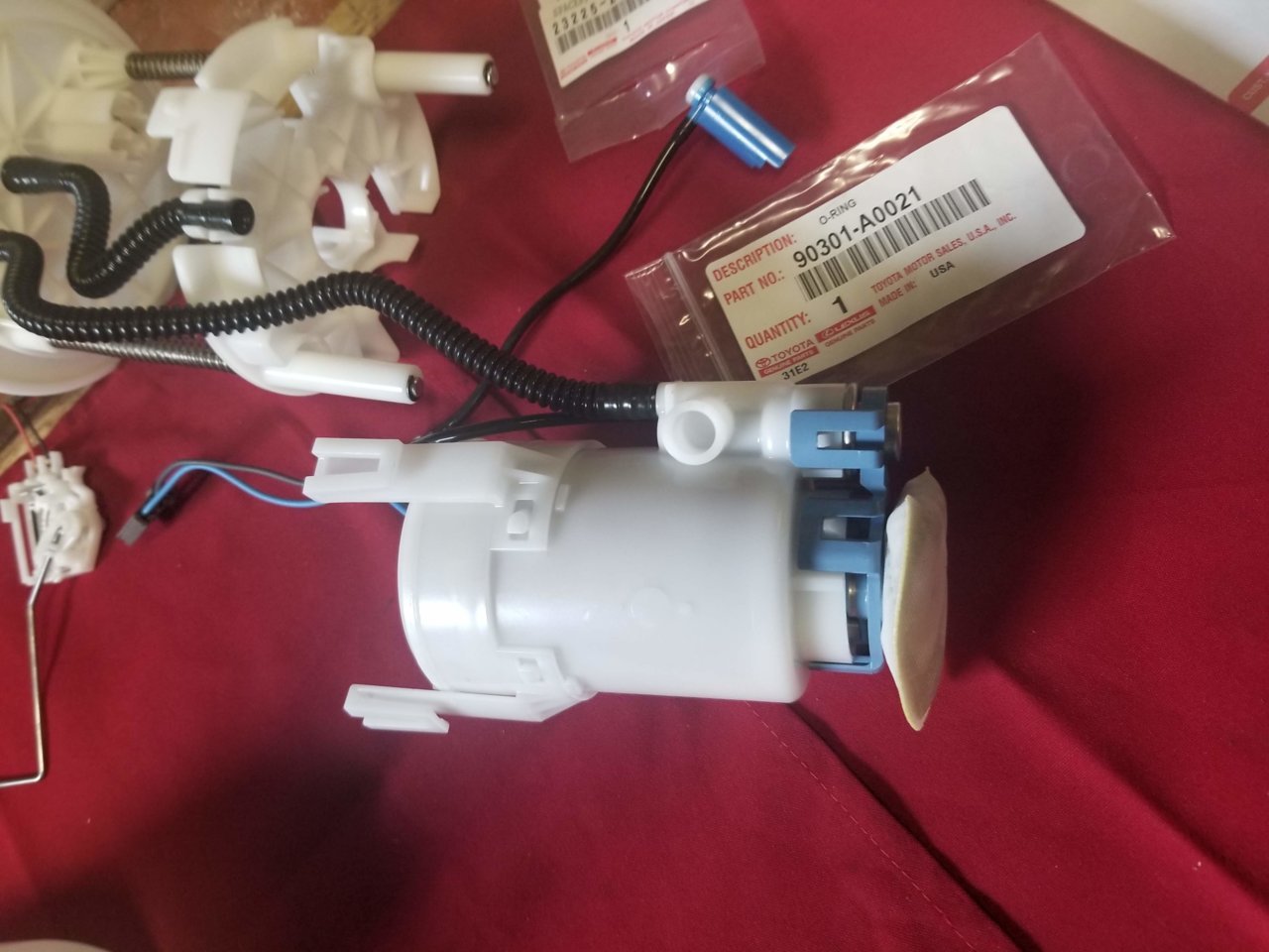 5 - fuel pump & filter installed into housing.jpg