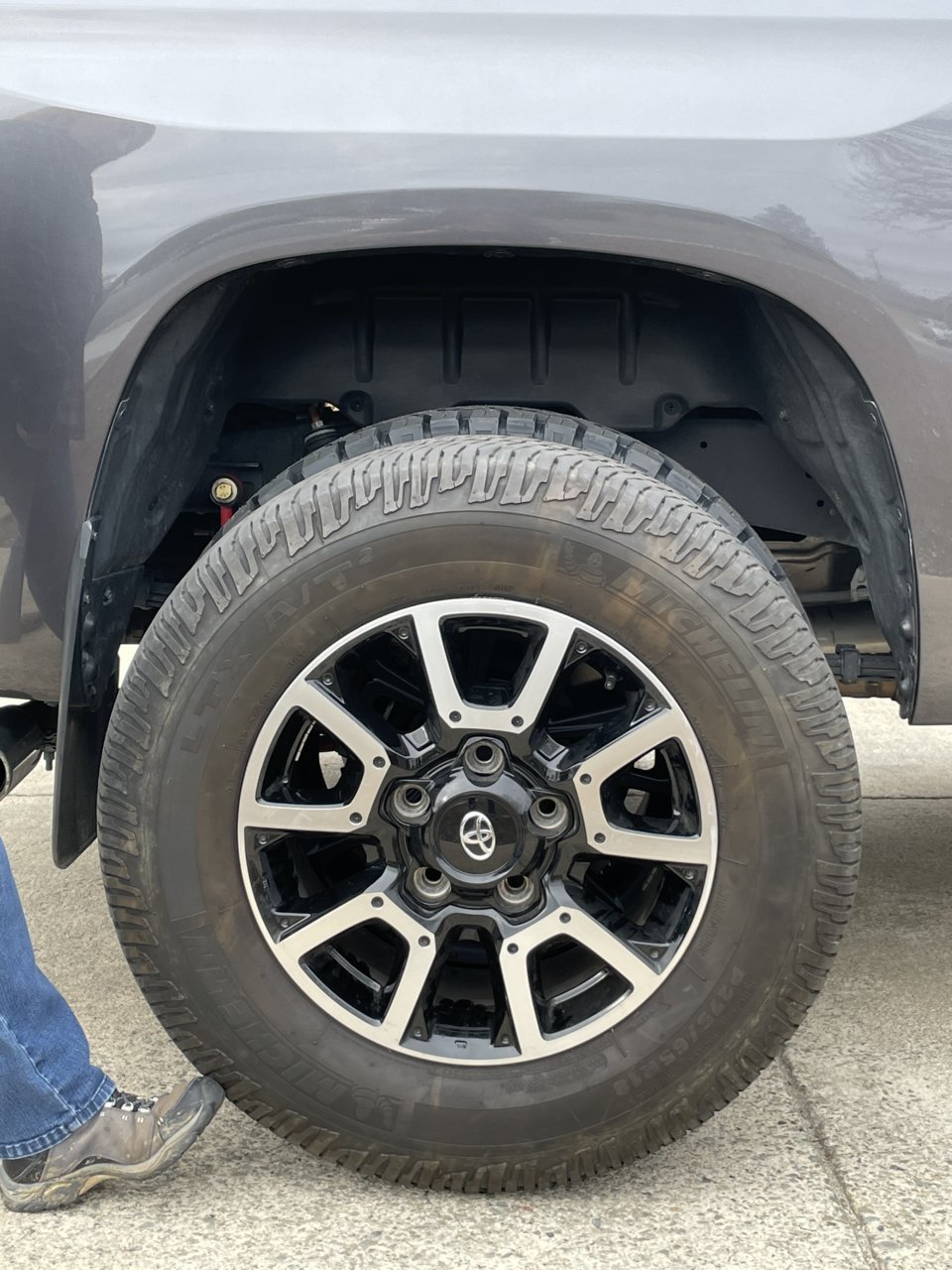 Who DID have issues with 285/70 on stock Pro? | Toyota Tundra Forum