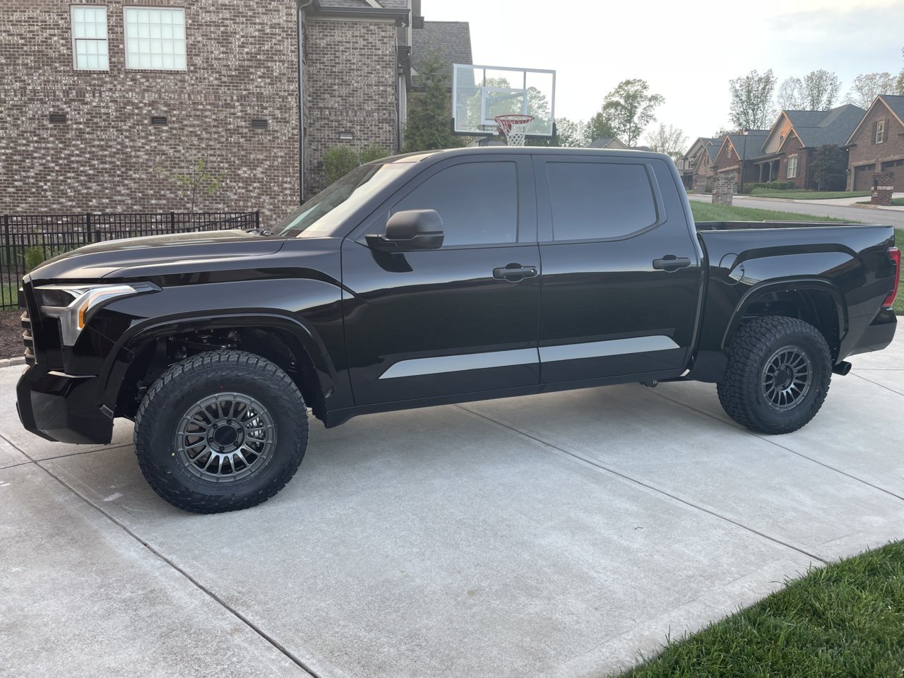 2023 SR 4x4 on 285/70r17 | Toyota Tundra Forum