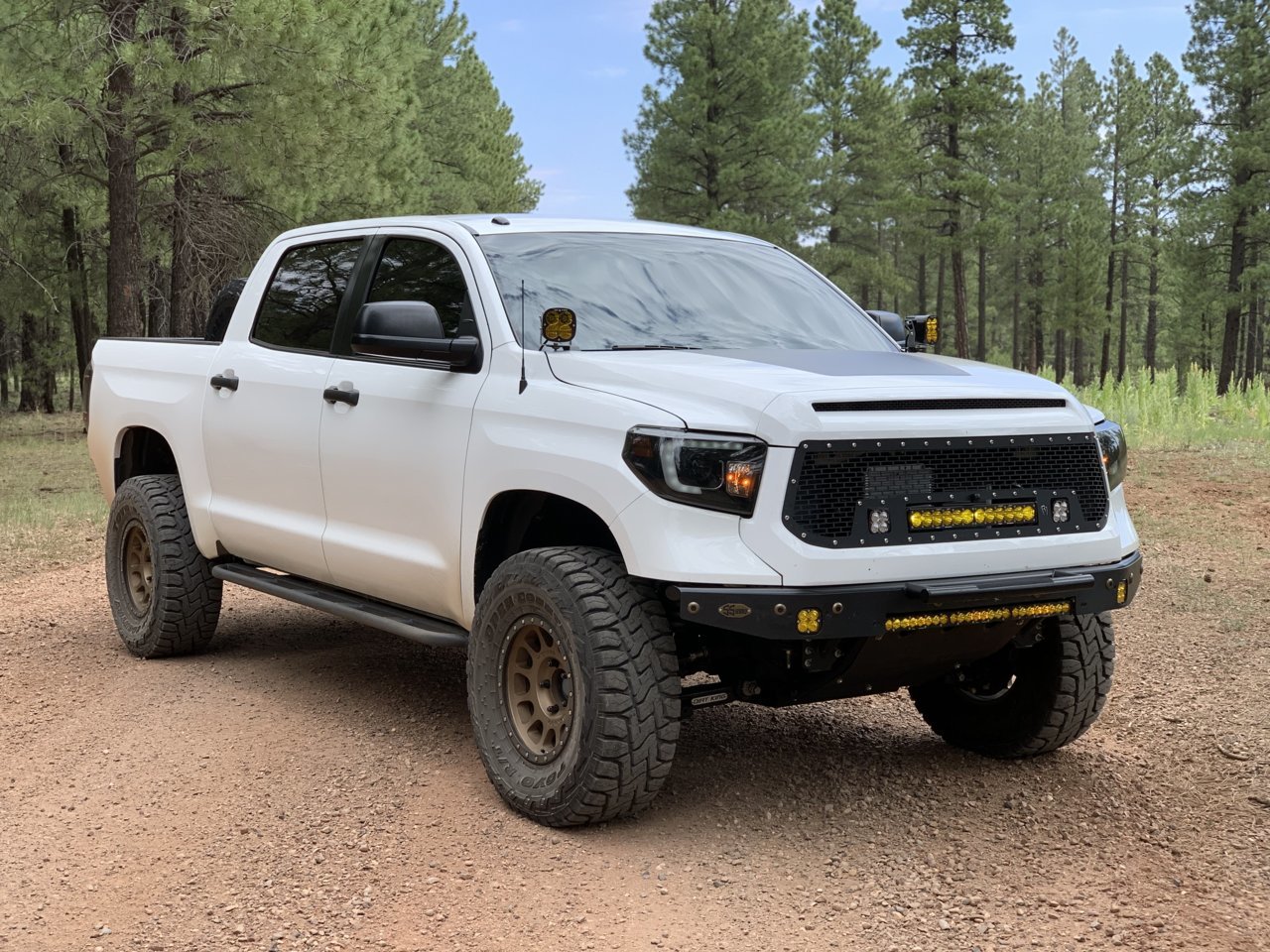 SOLD-White Knuckle Off Road Crewmax Sliders | Toyota Tundra Forum