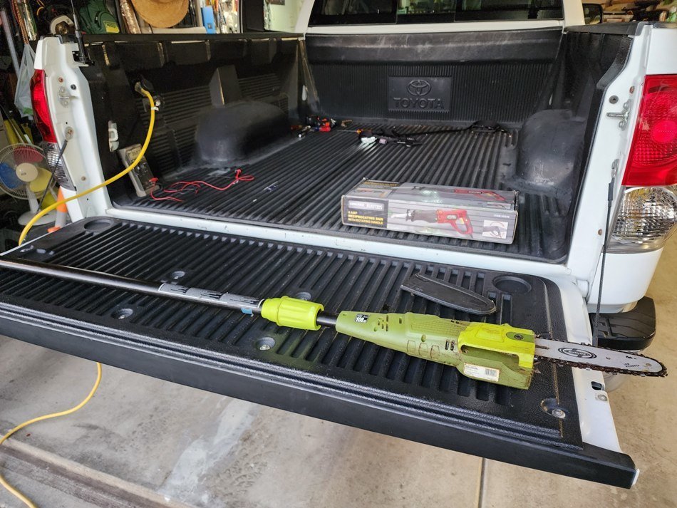 AC_plug_Tundra.jpg