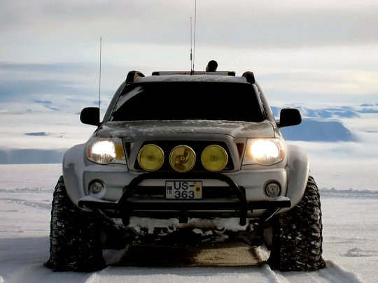 arctic_trucks_toyota_tacoma_at44_1.jpg