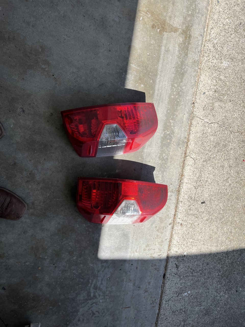 2014 tundra tail light removal