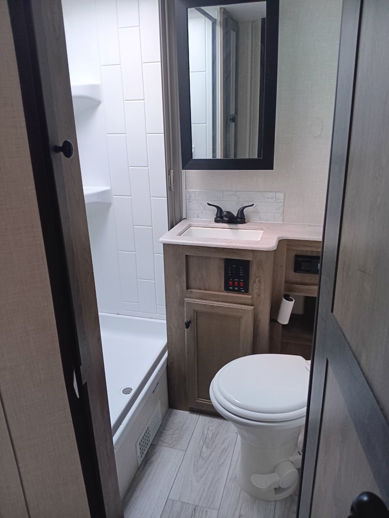 Bathroom 1.jpg
