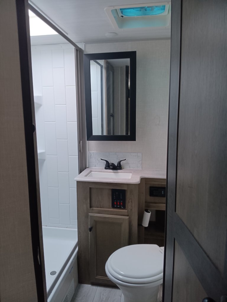 Bathroom 2.jpg
