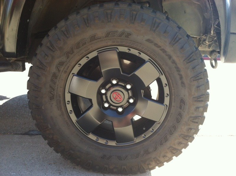 black_painted_fj_cruiser_wheel_737f76d5e186dc7084c3634b1feef6db4115cc32.jpg