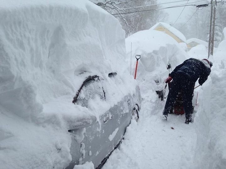blizzard-nov-18-2014-digging-car.jpg