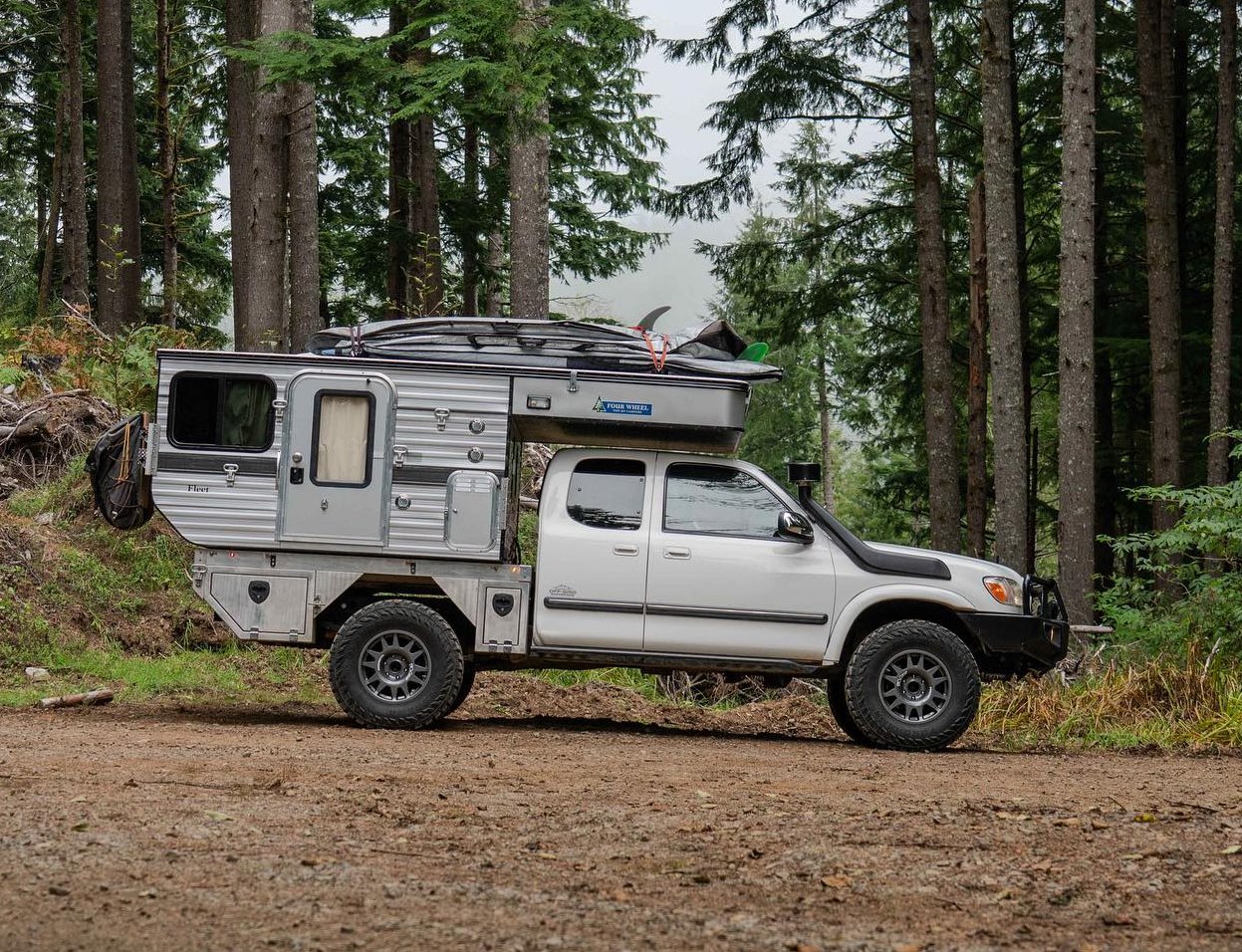 1st gen tundra with norweld tray and four wheel camper flatbed setup