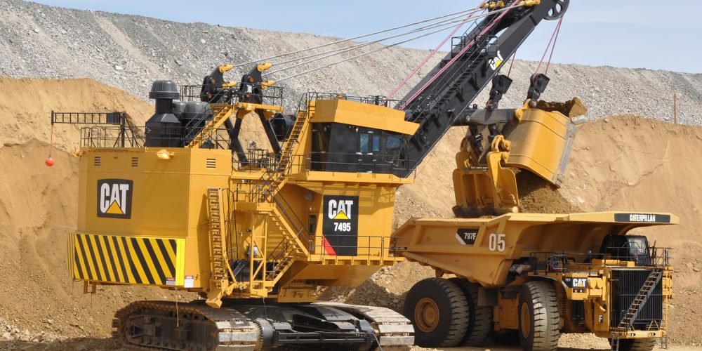 Cat-7495-HF-shovel-loads-Cat-797F-truck-1000x500-3848084202.jpg