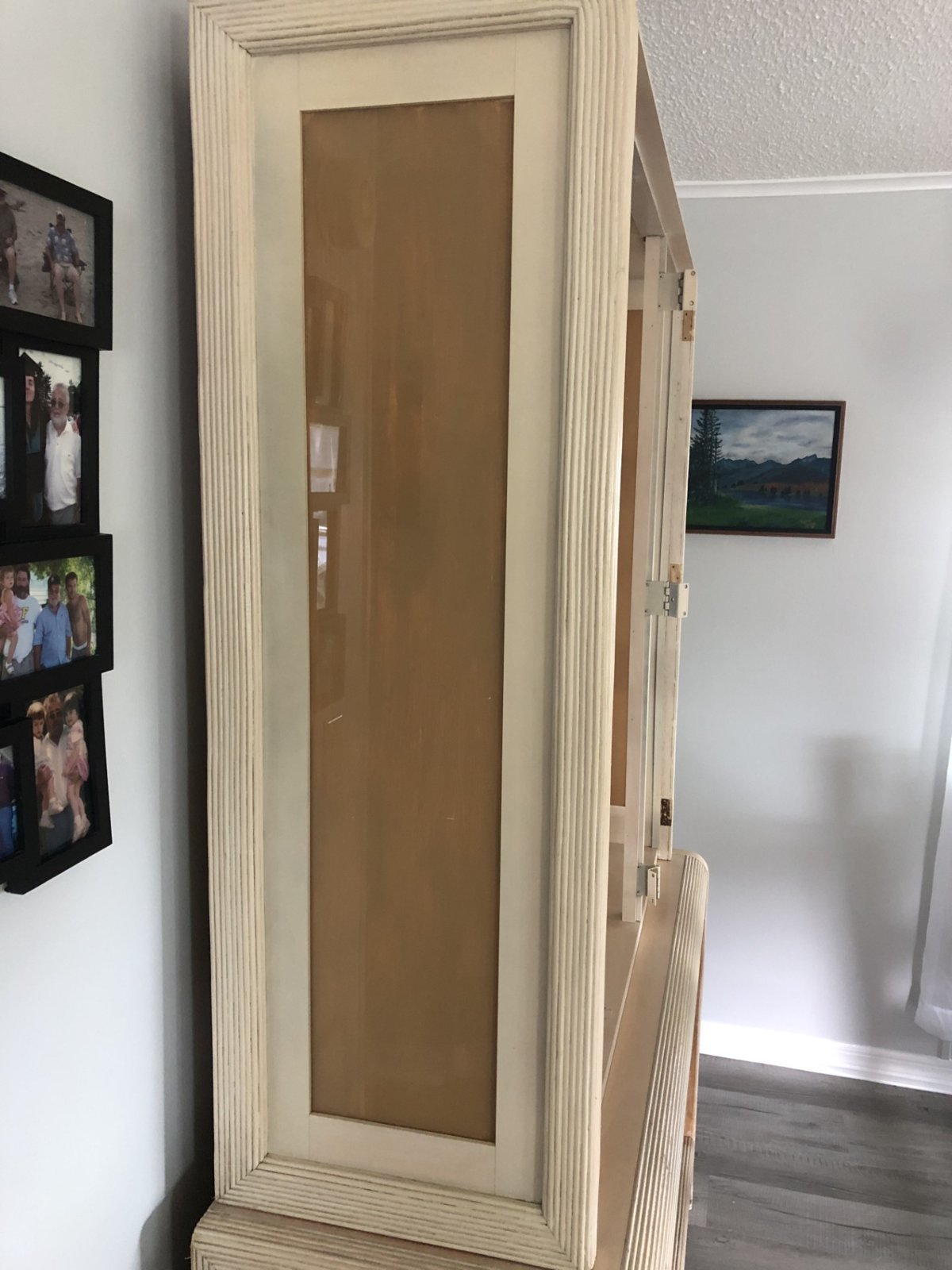 curio side glass.jpg