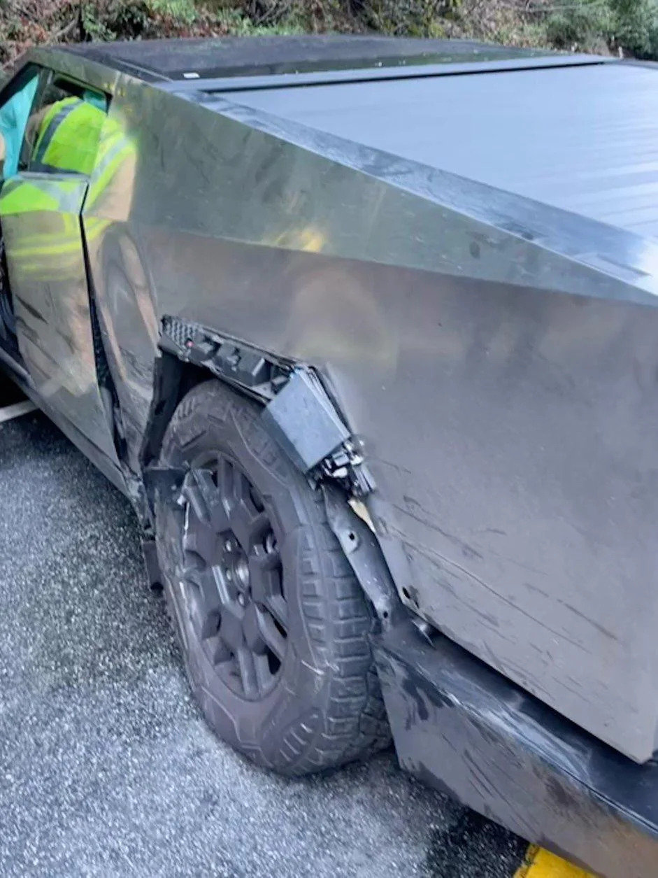 cybertruck-crash.jpg