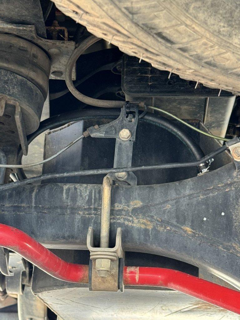 Diff breather axle mount.jpg