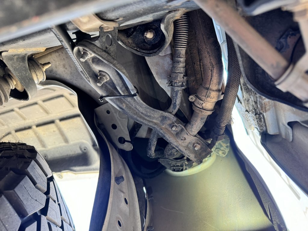 Diff breather hose routing.jpg