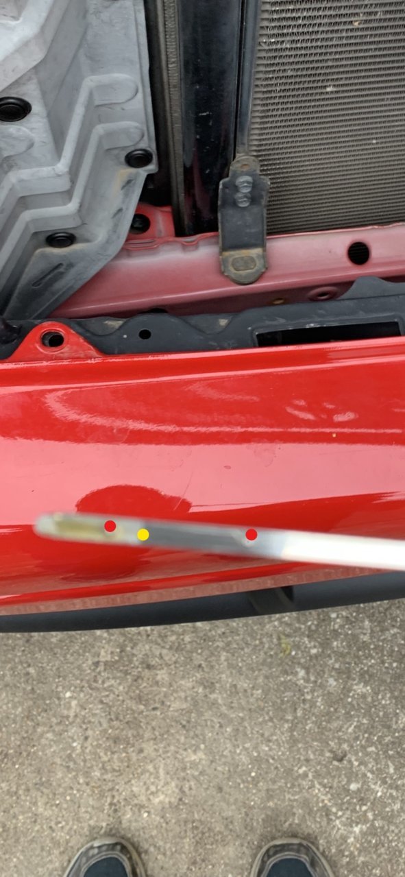 Oil dipstick doesn't show a clear reading. What do I make of this? Why is  the end darker than the rest? : r/Cartalk