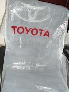 Disposable-Plastic-Car-Seat-Cover-Packing-in-Roll.jpg