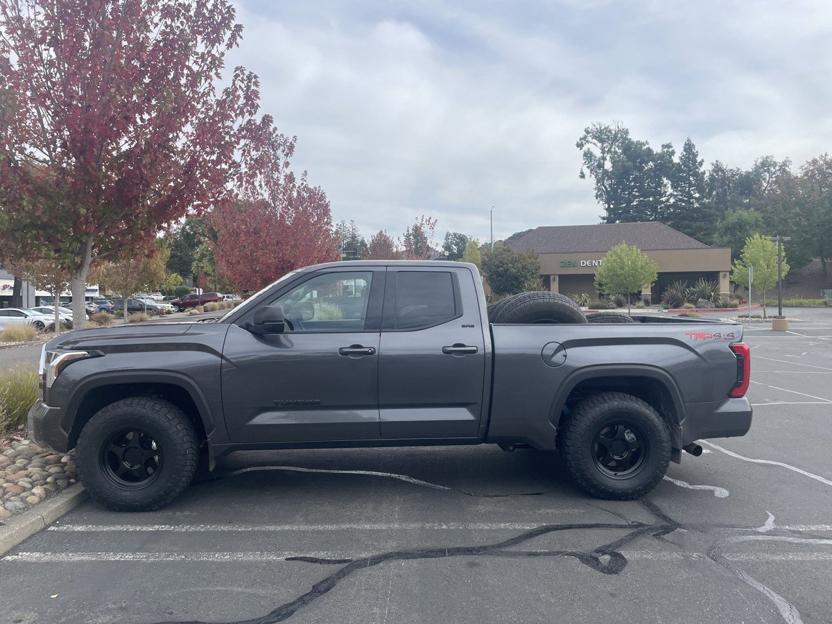 Dylan 2023 Tundra MGM 17x9 +25 6x1397 Five Star Matte Black 285-75R17 1200 (2).jpg