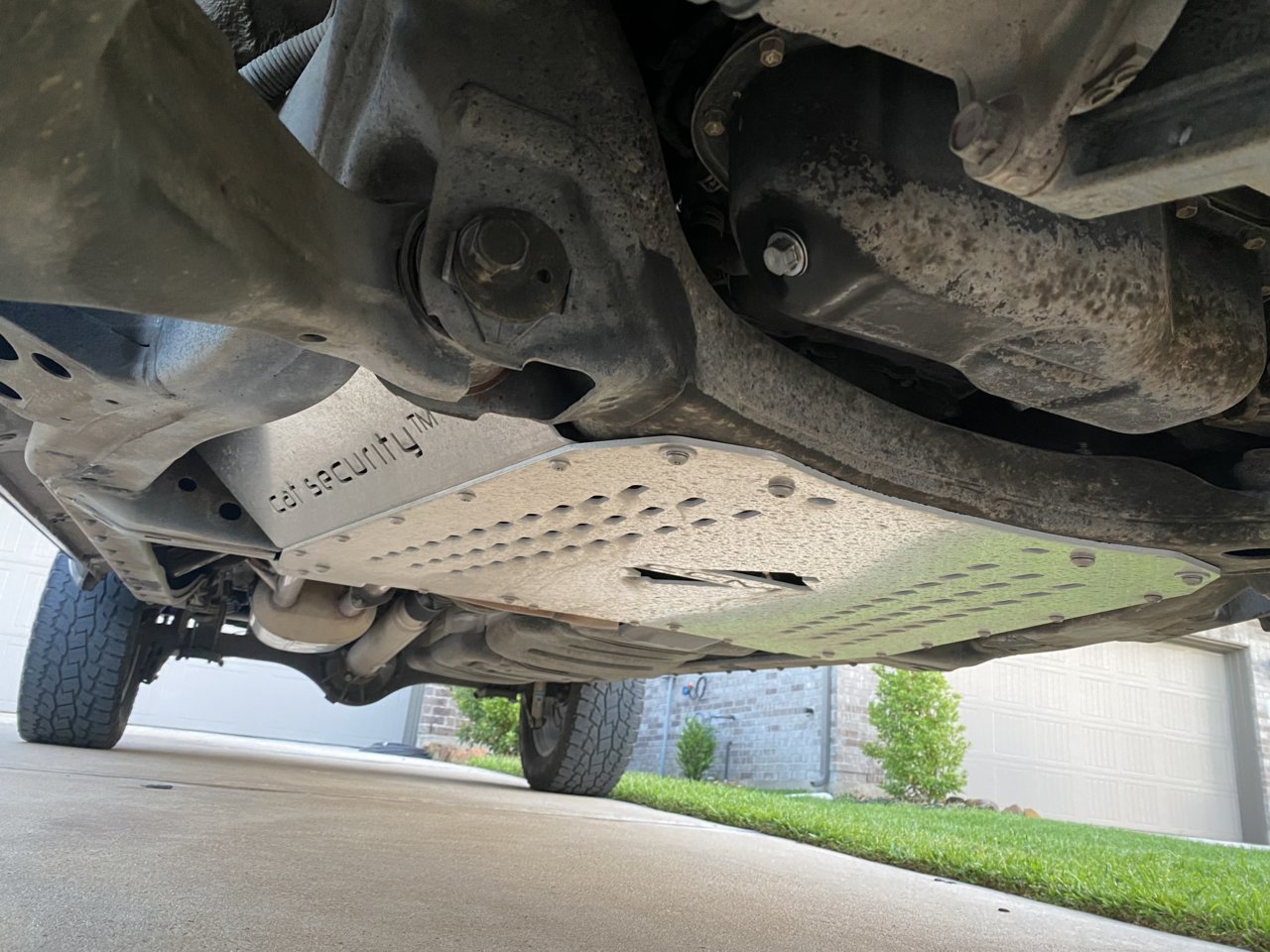 engine oil plug access.jpg